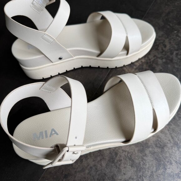 MIA Maya Sandal - Picture 5 of 6